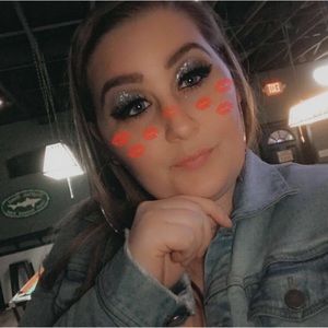 Meet your Posher, Karissa